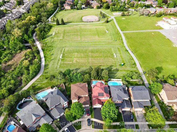 4629 Phoenix Park Cres, Mississauga, ON L5M 3E9