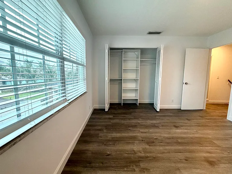 413 N Cypress Dr — Photo 14
