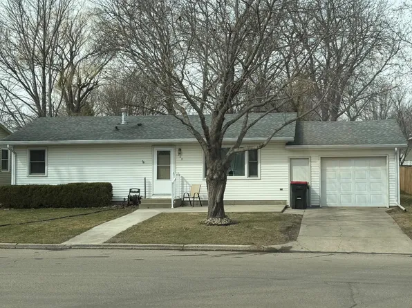202 Sunrise Ln, Marshall, MN 56258