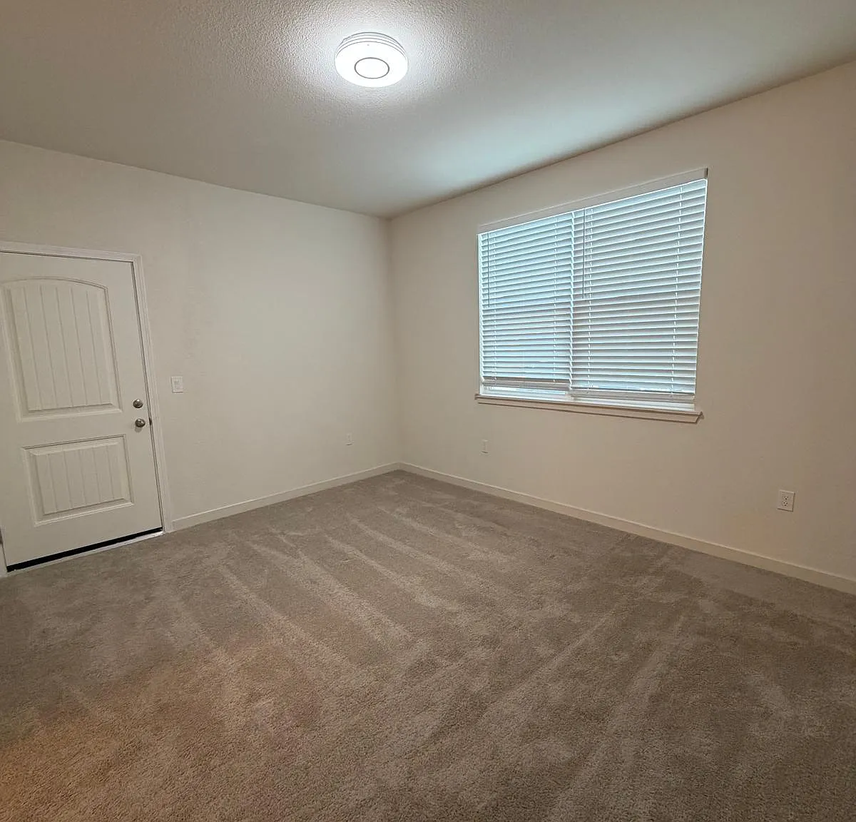 1 bed, 350 sqft, $1,000 — Photo 1