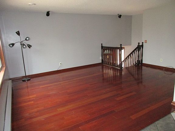 3rd image of 737 Hiawatha Ave