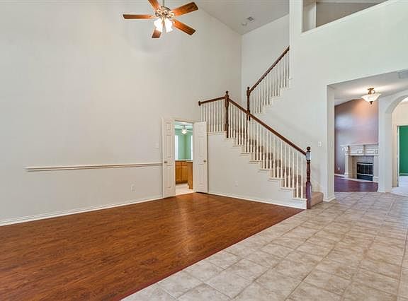 3rd image of 1205 Canyon Creek Dr