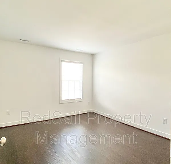 4808 Village Walk — Photo 18