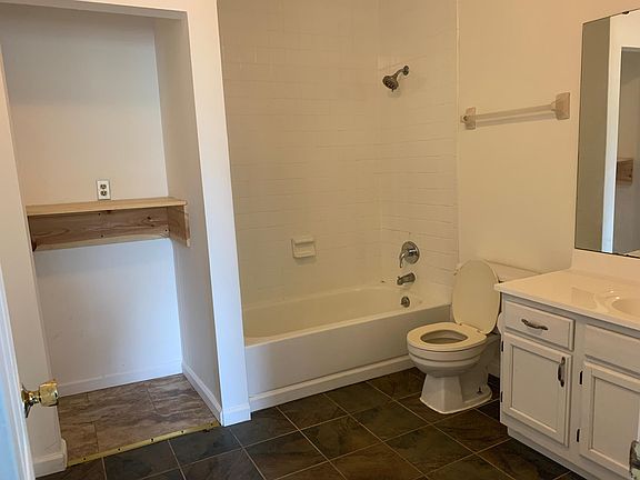 3rd image of 4390 McPherson Ave #B