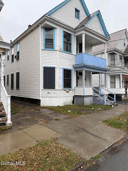 2nd image of 942 Emmett Street