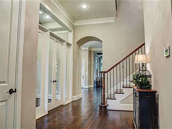 2nd image of 230 Sonoma Ct
