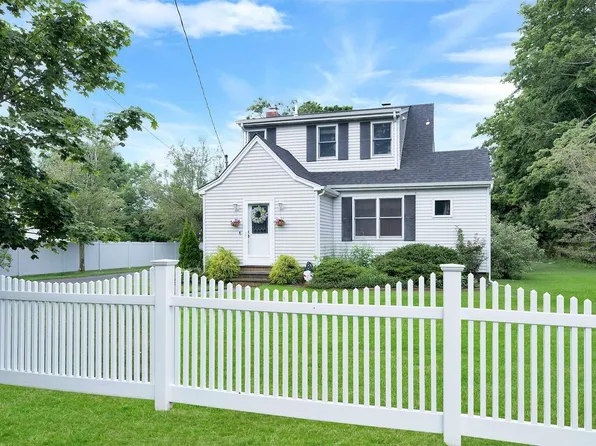 6 Woodland Park Road, Bellport Village, NY 11713