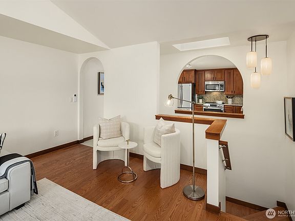 4th image of 721 N 87th St