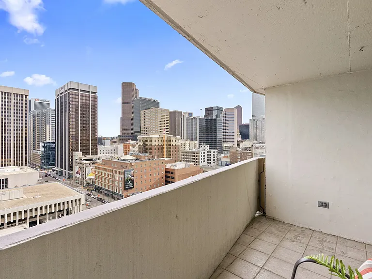 1020 15th St #16G — Photo 25