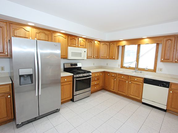 4th image of 41 Semel Ave Floor 2