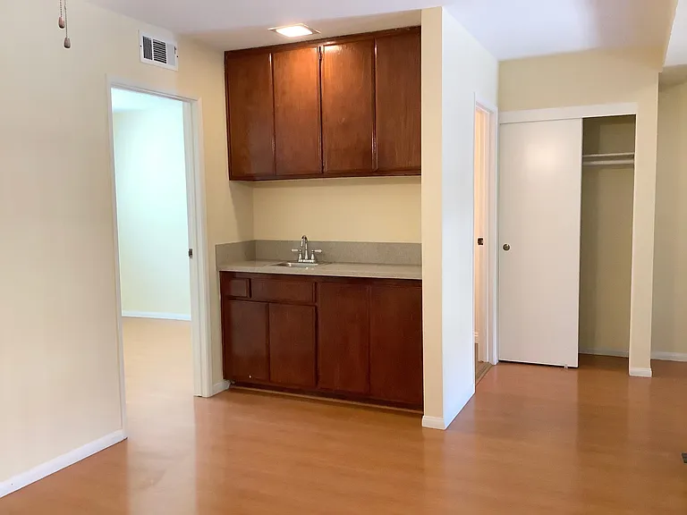428 S Monterey St — Photo 4