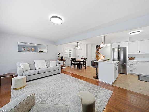 5th image of 309 Featherstone Cres
