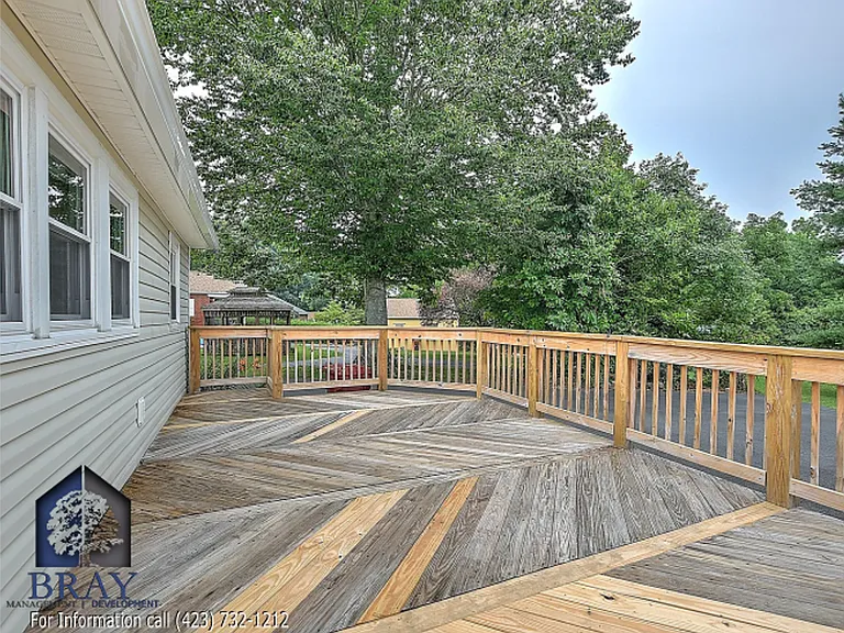 2833 W Walnut St — Photo 8