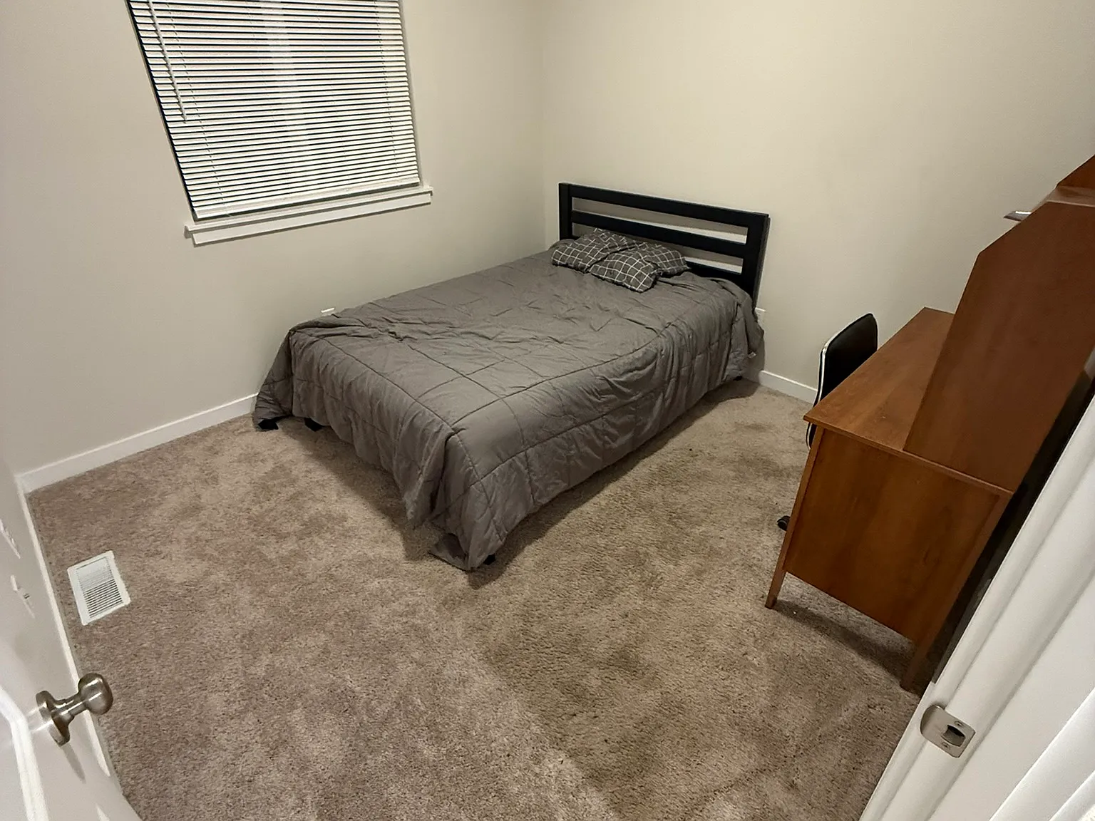 4 bed, 2.5 bath, 1670 sqft, $1,200 — Photo 1