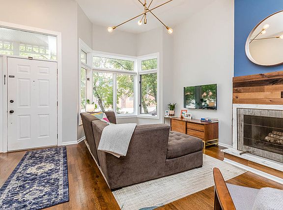 5th image of 1009 W Dickens Ave #09