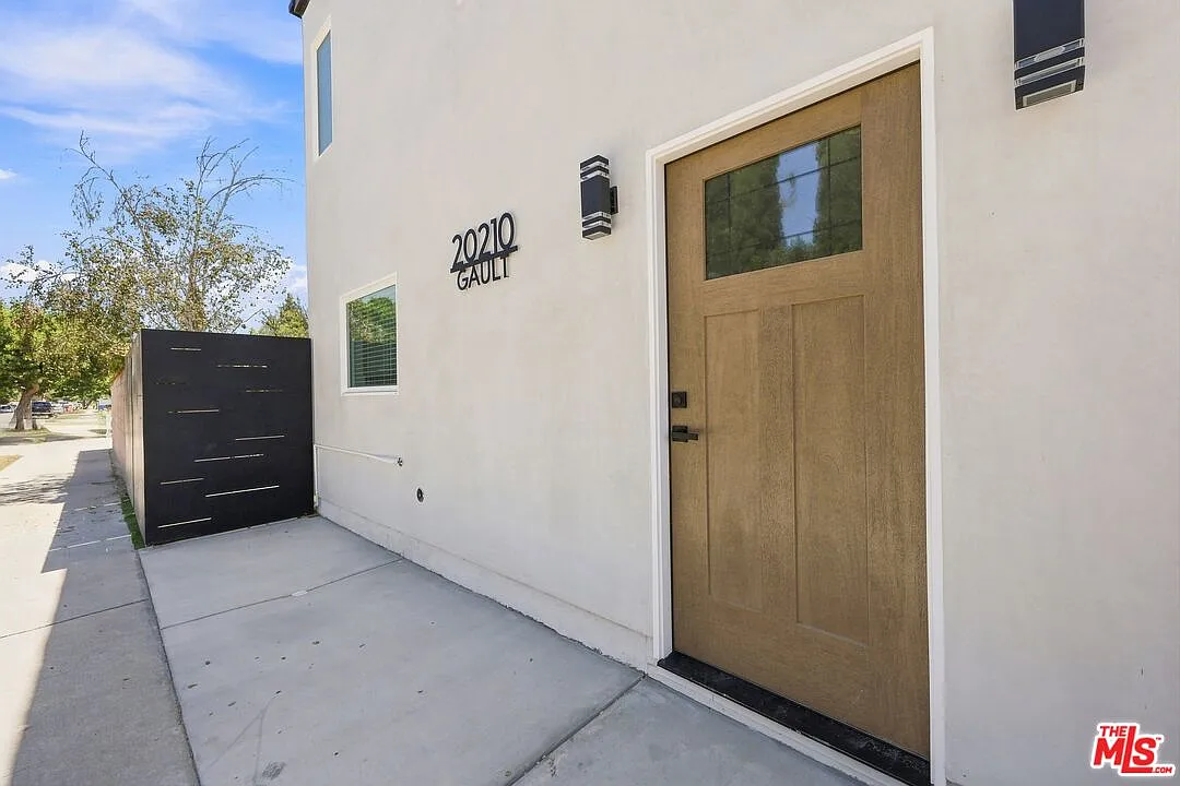 3 bed, 3.0 bath, 1223 sqft, $3,600 — Photo 2