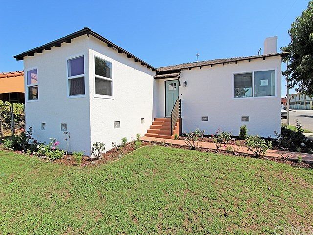 1st image of 10524 S Manhattan Pl
