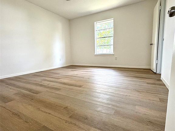 4th image of 2126 Ripple Creek Dr