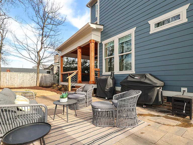 2852 Dorchester Pl — Photo 6