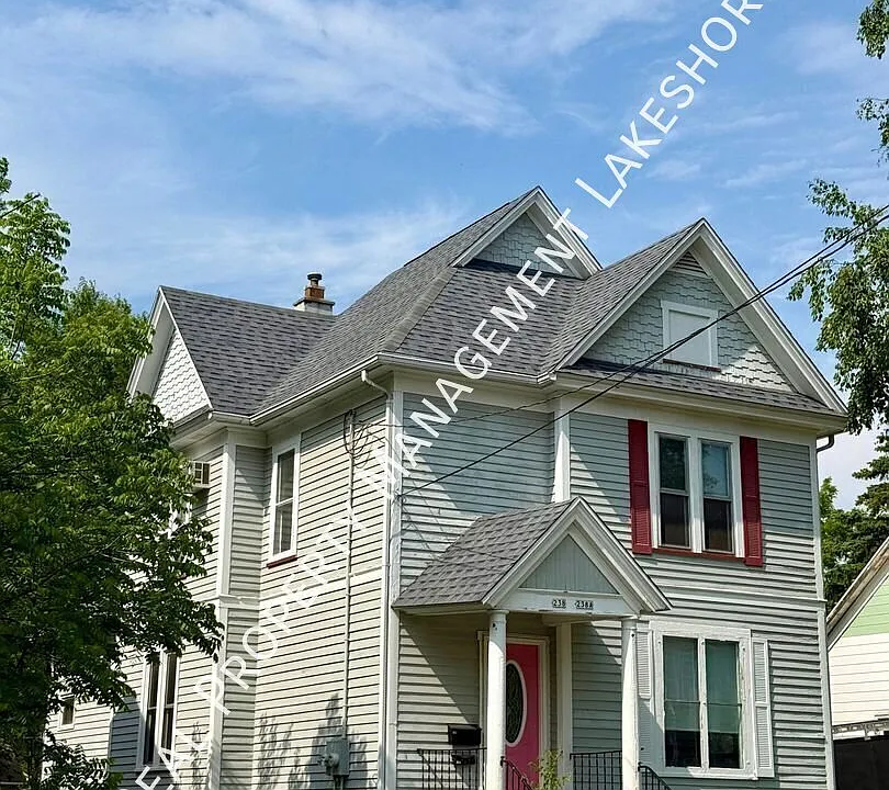 238 Scott Ave #LOWER