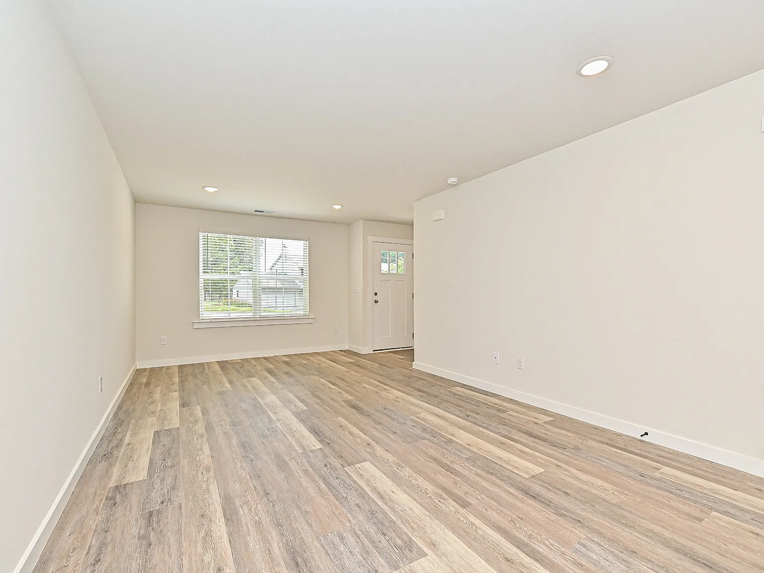 12thAveNE502 - 1 — Photo 4