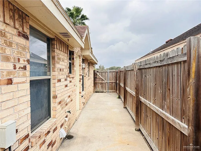 2105 W Western Dr #2 — Photo 14