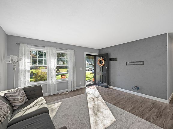 5th image of 4907 Brinthaven Rd