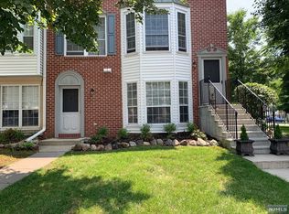 1198 Sycamore Ln, Mahwah, NJ 07430