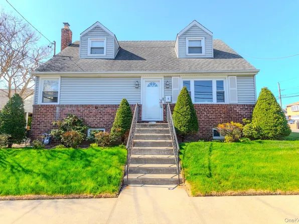 4 Fairfax Street, Valley Stream, NY 11580