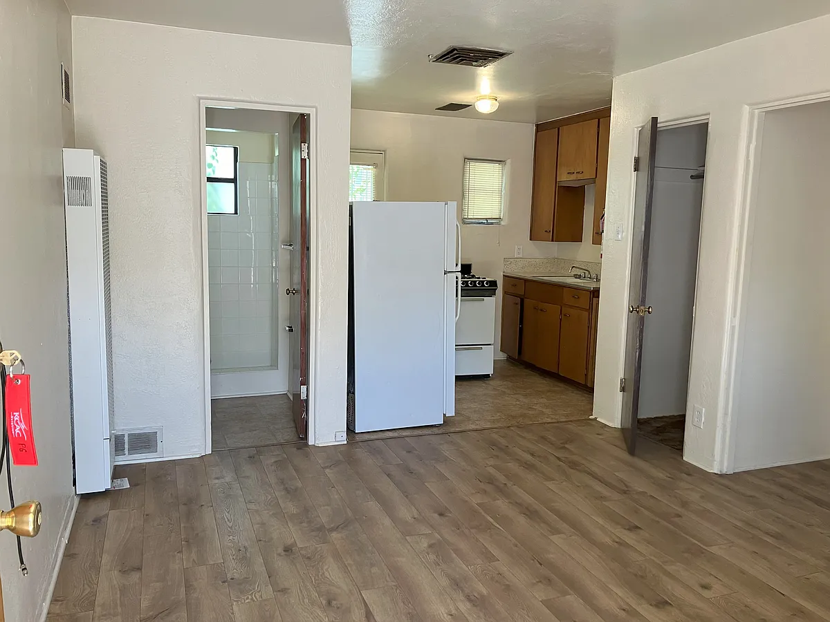 Building Photo - 506 Princeton Dr SE #D