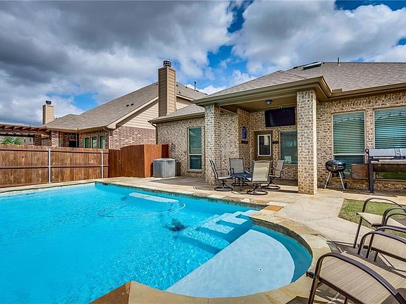 2nd image of 3304 Estacado Dr