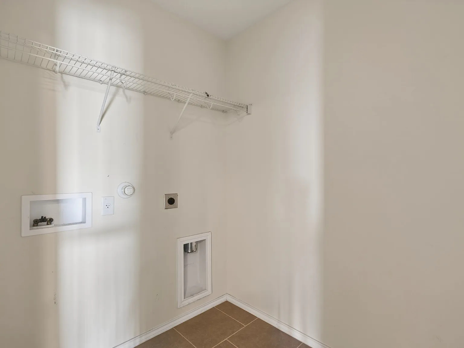 4 bed, 2606 sqft, $2,000 — Photo 4