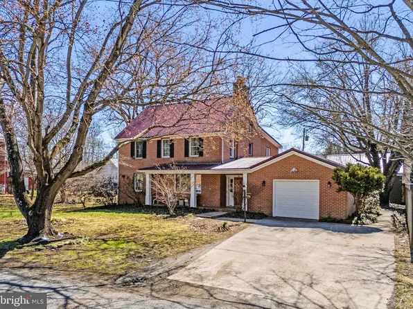 22 Fairmont Ave, Shepherdstown, WV 25443