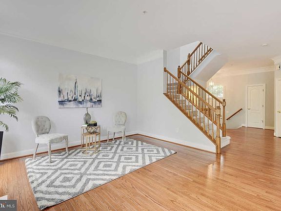 4th image of 212 Halpine Walk Ct
