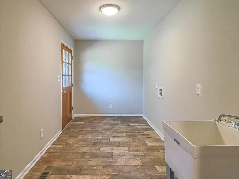 99 Woodvalley Dr — Photo 15