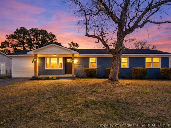 1621 Grandview Dr, Fayetteville, NC 28314