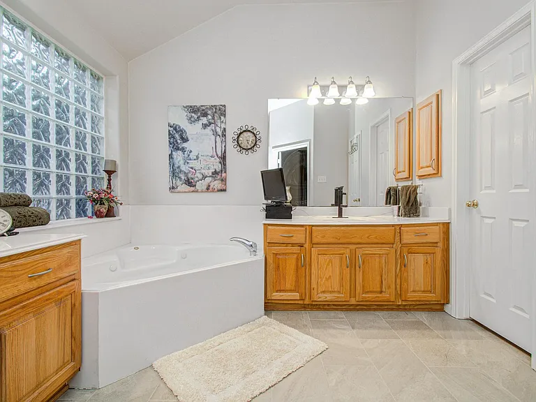 17611 Emerald Garden Ln — Photo 32