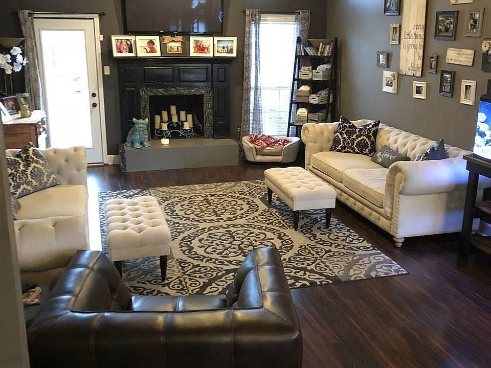 2nd image of 1845 Drury Ln