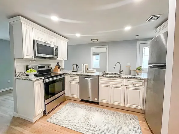 78 Dalby St APT 4, Newton, MA 02458