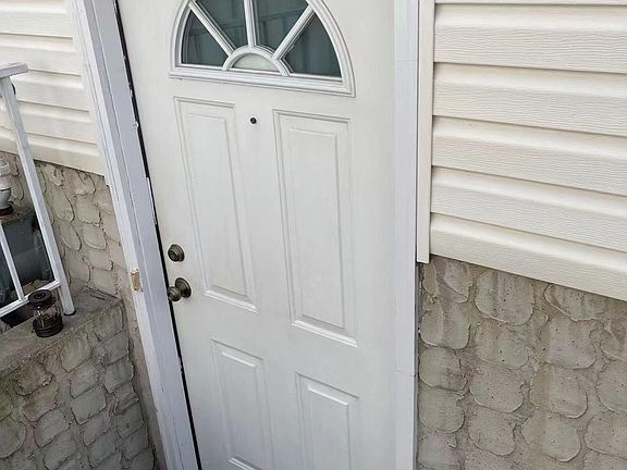 3rd image of 479 Carlton Blvd #B