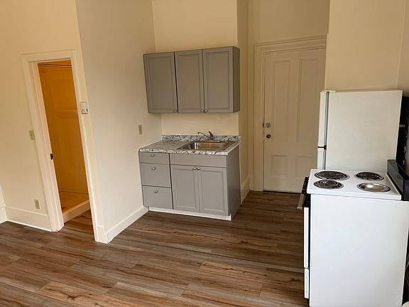 4th image of 2 Maple St