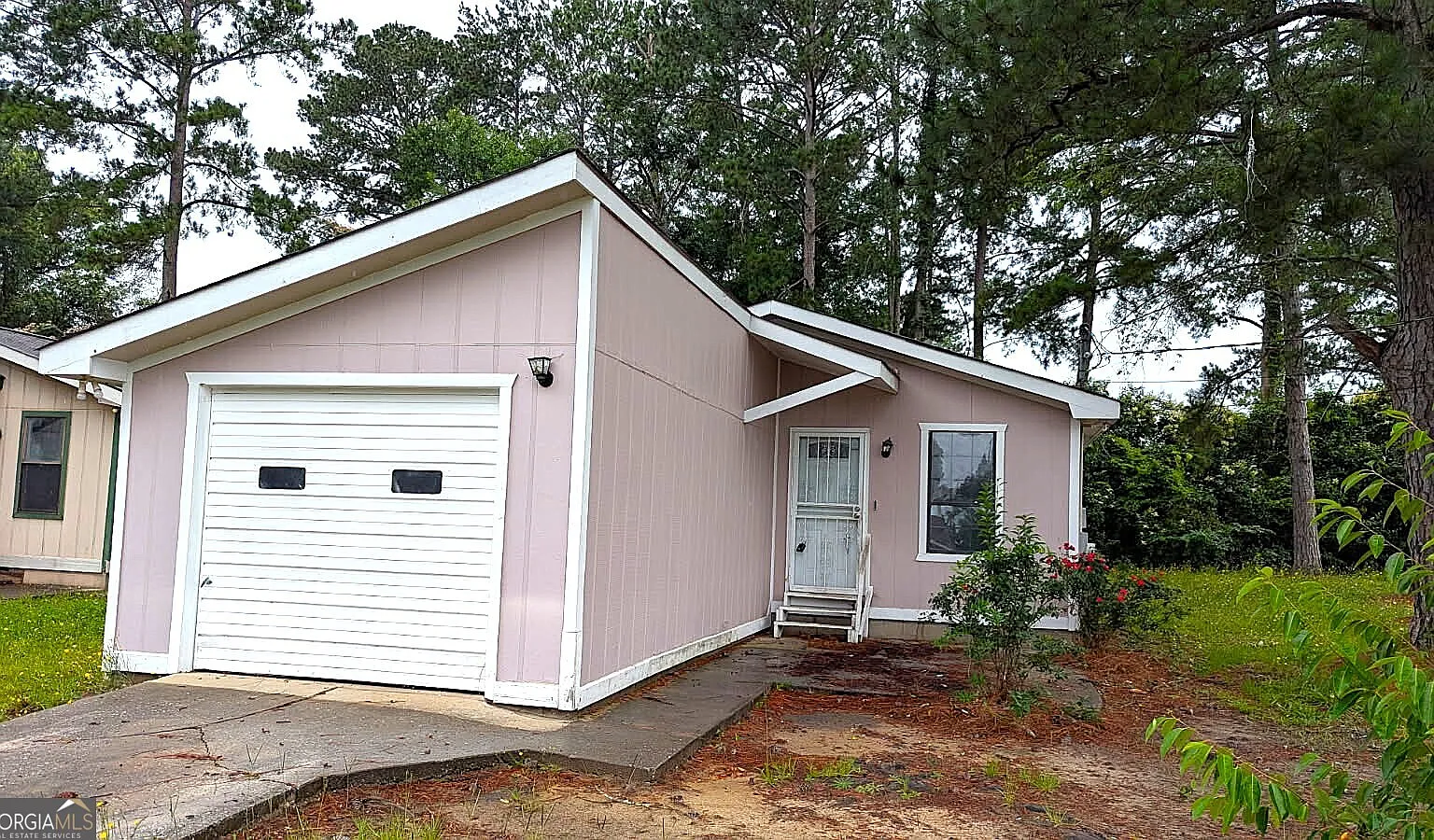 2 bed, 1.0 bath, 960 sqft, $1,000 — Photo 1