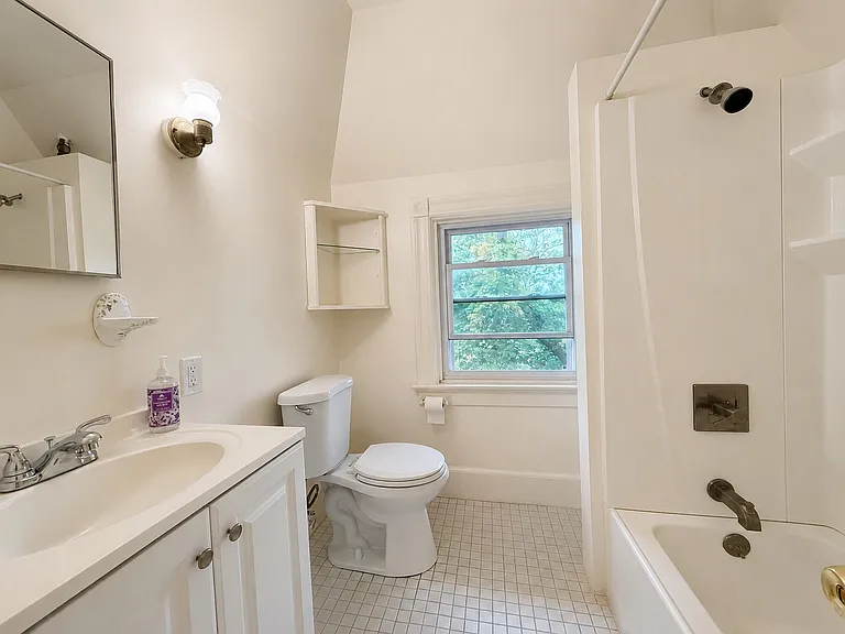 66 N Broadway #8 — Photo 2