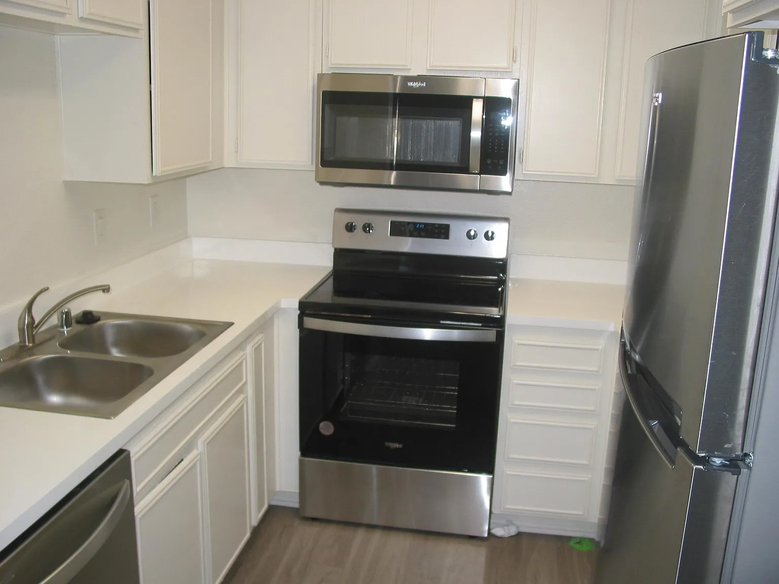 2 bed, 1000 sqft, $2,400 — Photo 4