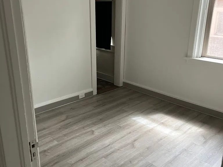 405 NE Oak St — Photo 25