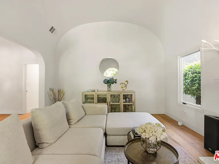327 N Edinburgh Ave — Photo 32