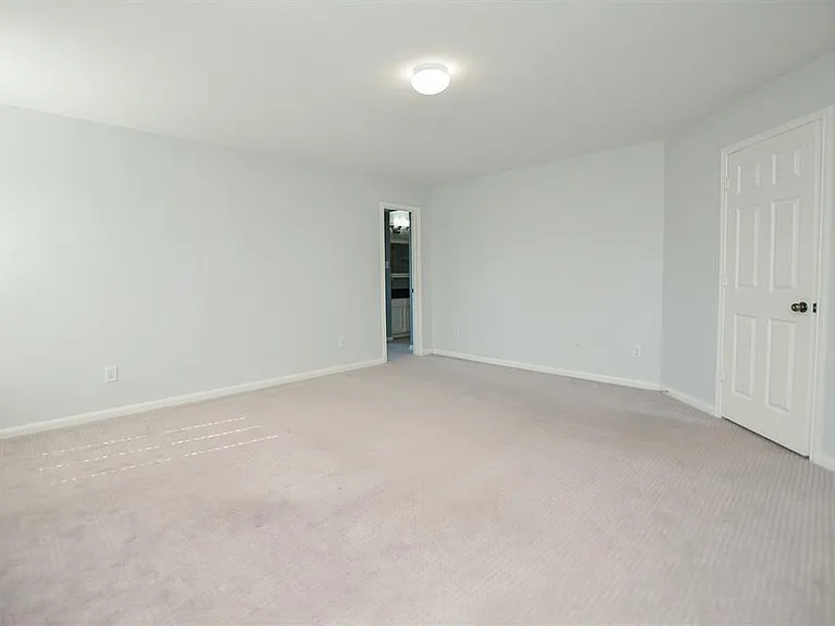 2219 Gable Hollow Ln — Photo 32