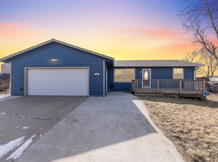 208 Bonnies Cir, Baltic, SD 57003