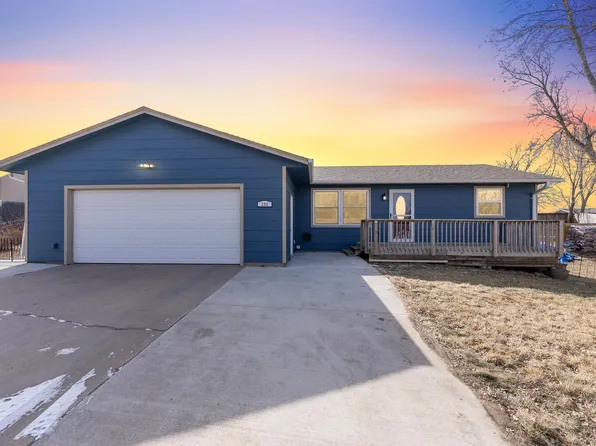 208 Bonnies Cir, Baltic, SD 57003