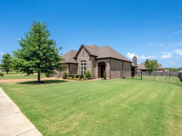 20 Misty Wood Cv, Oakland, TN 38060